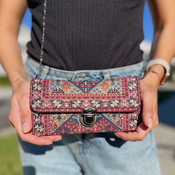 NWT Elegant Tapestry Boho Clutch Crossbody! - Picture 6 of 8